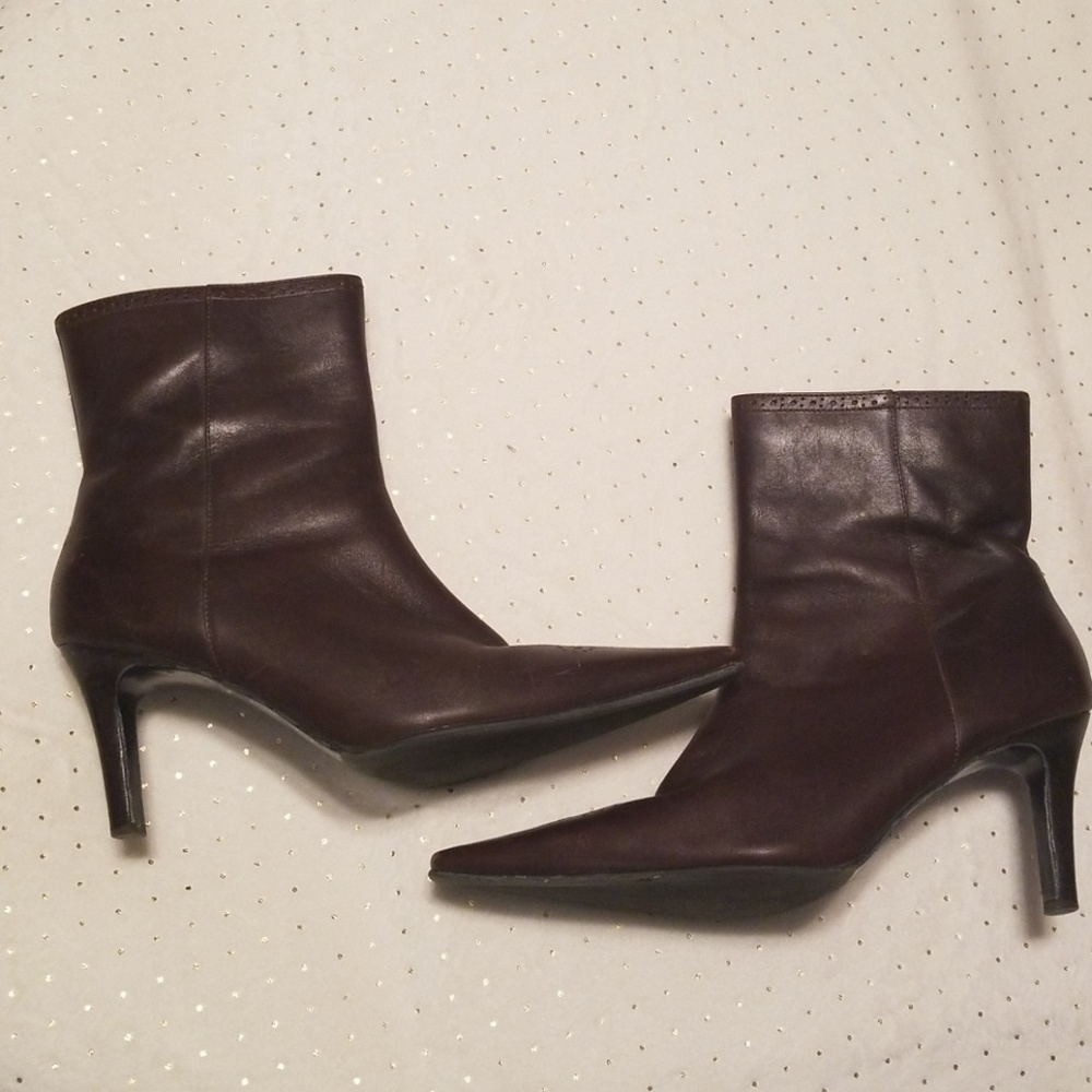 Chaps Brown leather healed boots size 8B